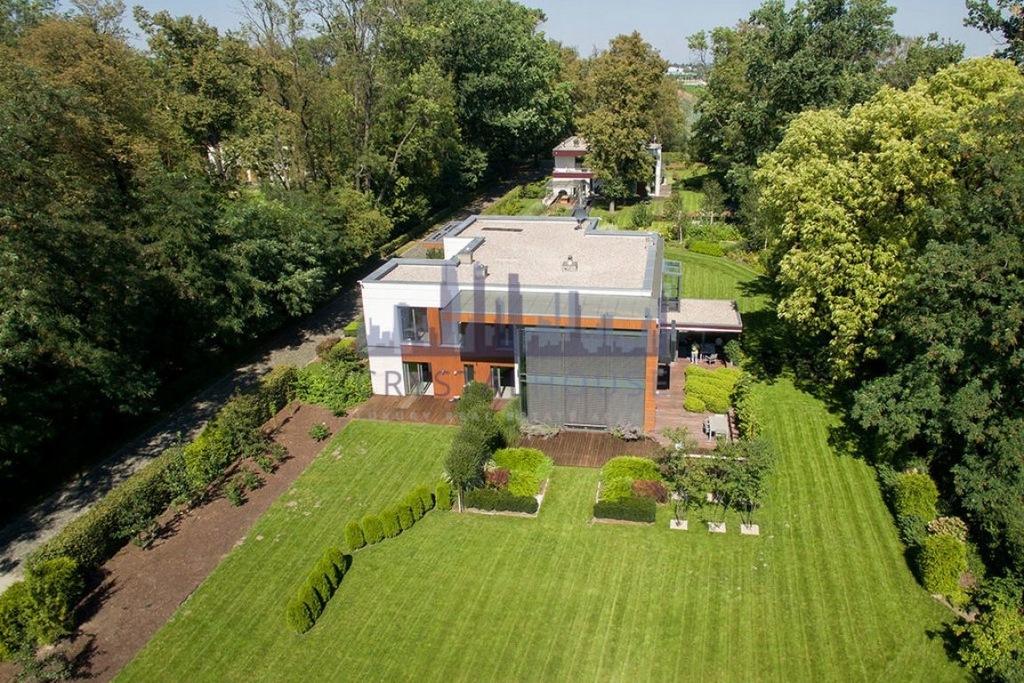 Dom, Strzykuły, Ożarów Mazowiecki (gm.), 458 m²