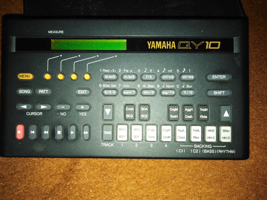 YAMAHA QY10