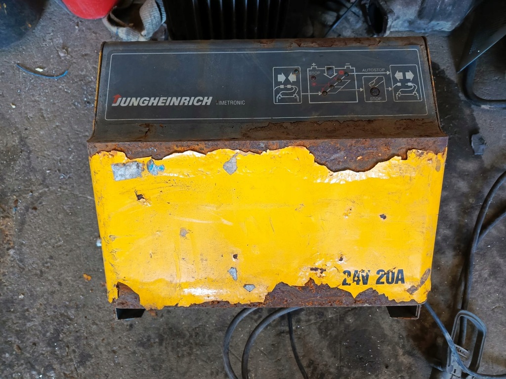 ŁADOWARKA DO ELEKTRYCZNEGO WÓZKA WIDŁOWEGO JUNGHEINRICH