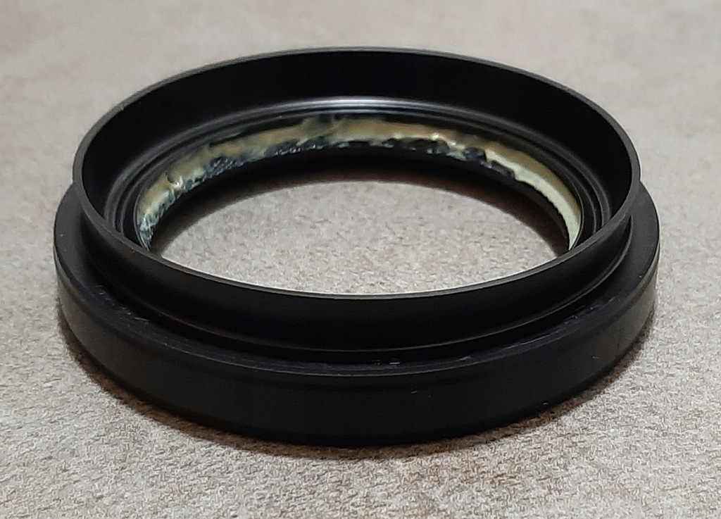 Uszczelniacz lewej półosi - Toyota MT050A14
