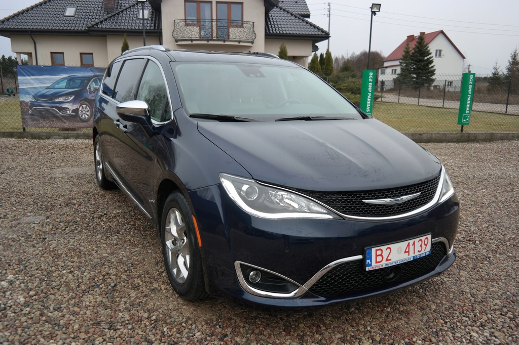 CHRYSLER PACIFICA LIMITED 8 osób FAKTURA VAT23