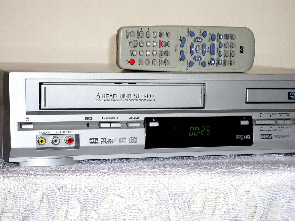 Купить Комбинированный DVD-VHS 6GLOWIC SP/LongPlay NTSC + ПУЛЬТ ДУ: отзывы, фото, характеристики в интерне-магазине Aredi.ru