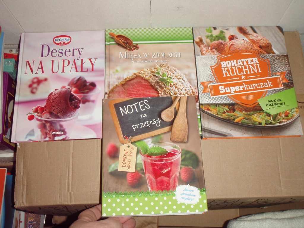 Książki kulinarne: Superkurczak, Mięsa w ziołach, Desery na upały, Nalewki