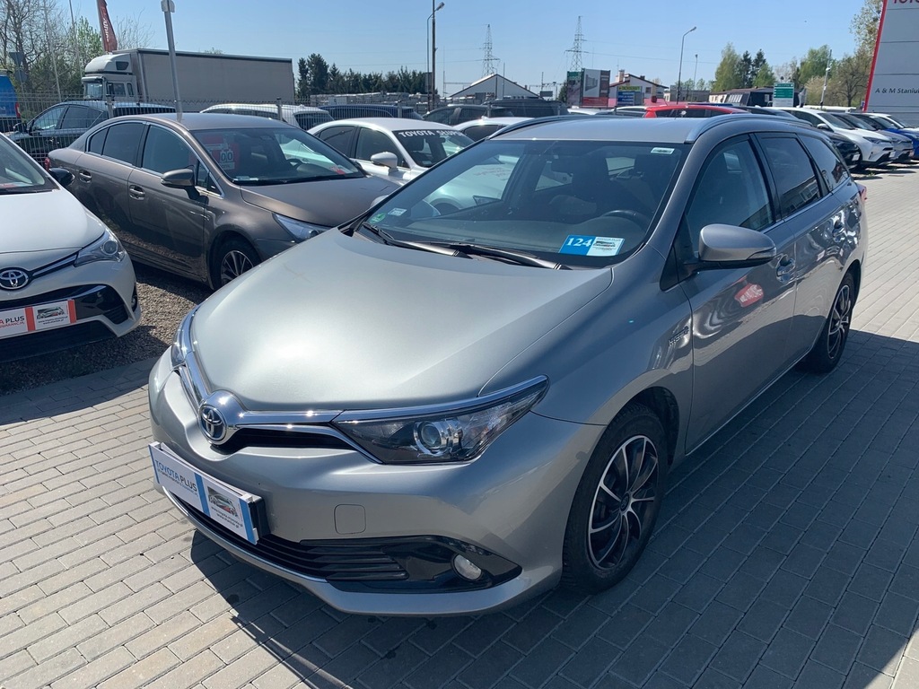 124 Toyota Auris Hybrid 135 Comfort