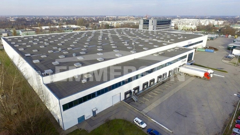 Magazyny i hale, Stryków, Stryków (gm.), 1700 m²