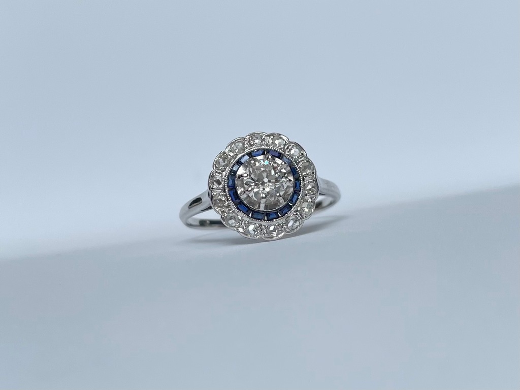 Wytworność Art Deco złoty pierścionek z diamentami