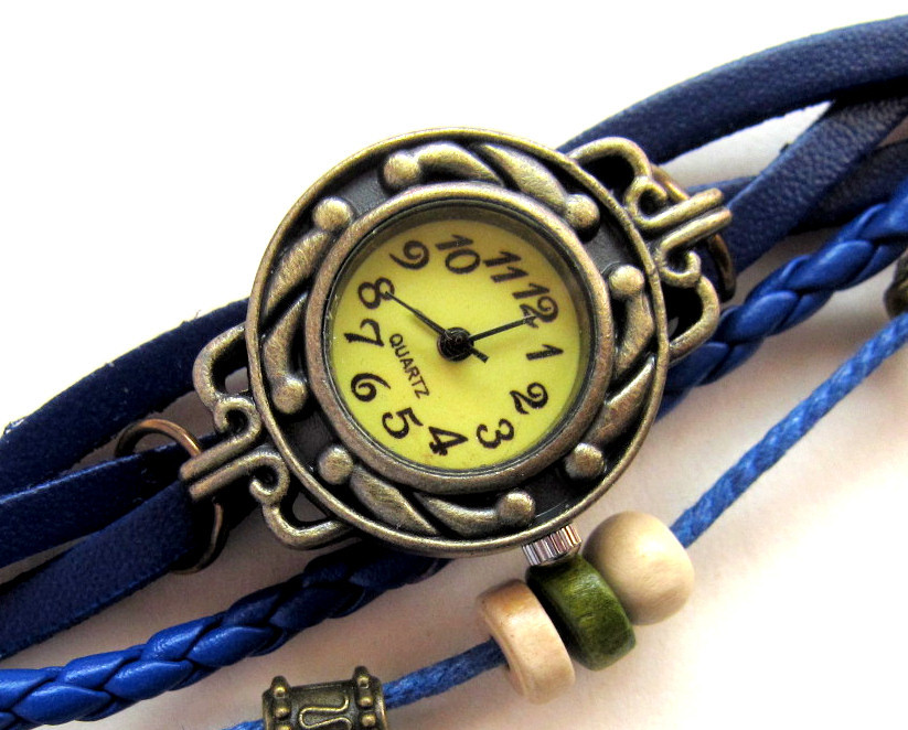 Śliczny biżuteryjny zegarek z ozdobną bransoletą