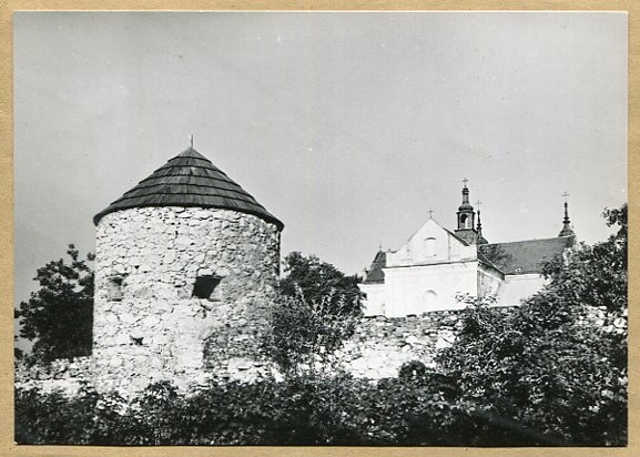 MSTÓW :: Zespół klasztorny - kościół obwarowania