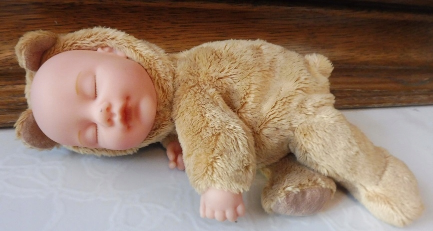 Anne Geddes lalka niemowlę śpiący miś 23 cm