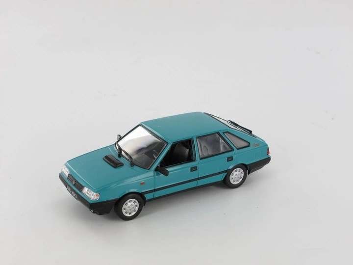 Купить POLONEZ CARO CULT CARS PRL НОВЫЙ 1/43: отзывы, фото, характеристики в интерне-магазине Aredi.ru