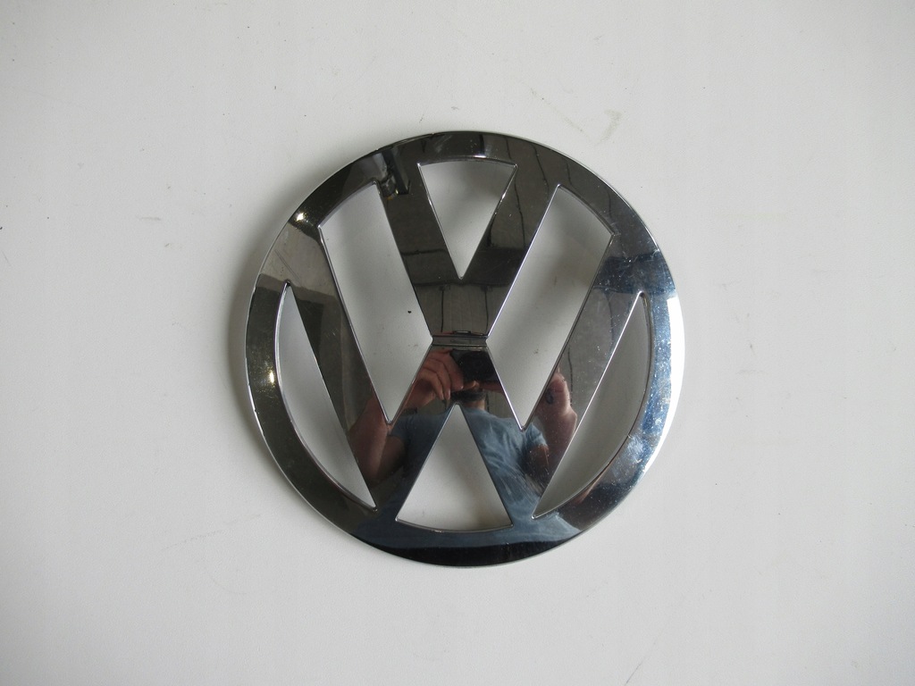 ZNACZEK EMBLEMAT GRILLA VW T5 7E0853601