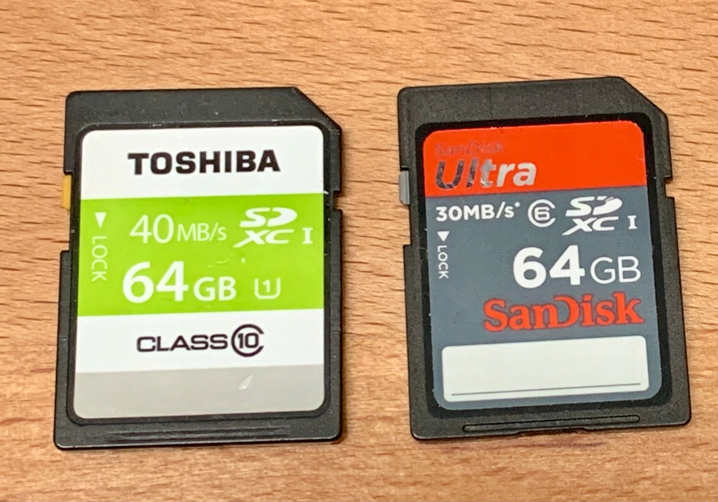 2x 64GB karta Sandisk + Toshiba SD XC (128GB)