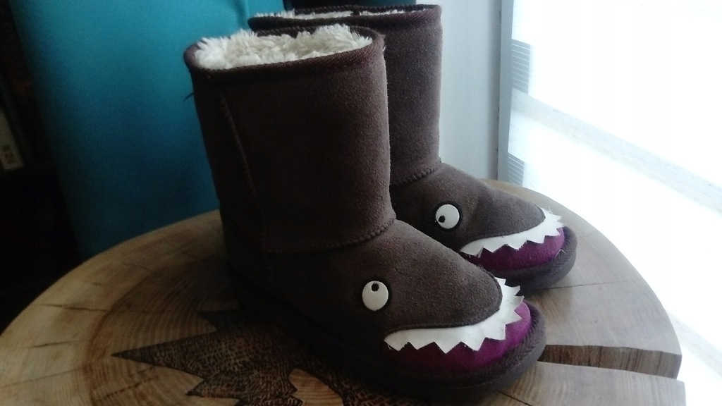 33 RESERVED W STYLU UGG buźka