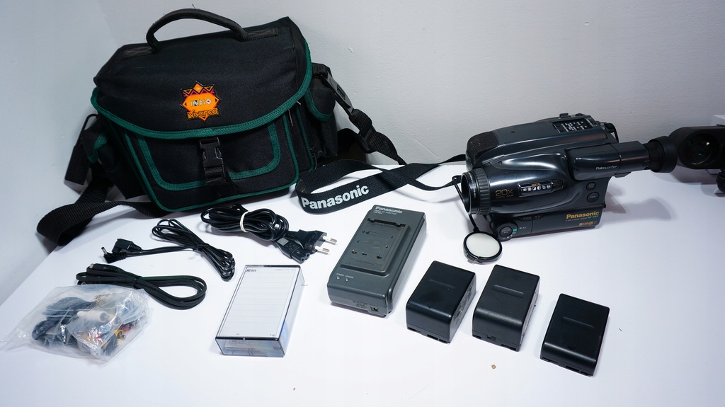 Retro Kamera Analogowa Panasonic NV-S85 VHSC VHS-C