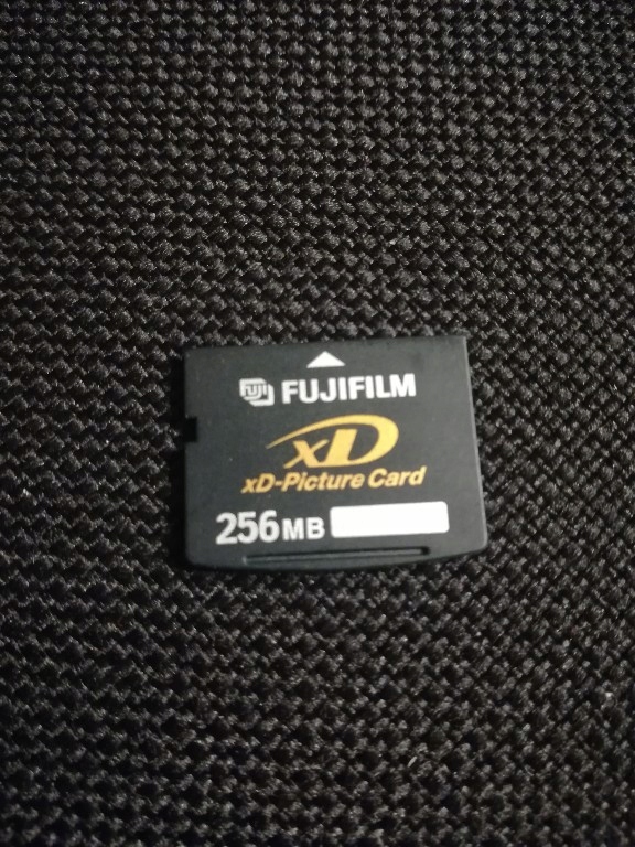 Fujifilm karta xd 256 MB.