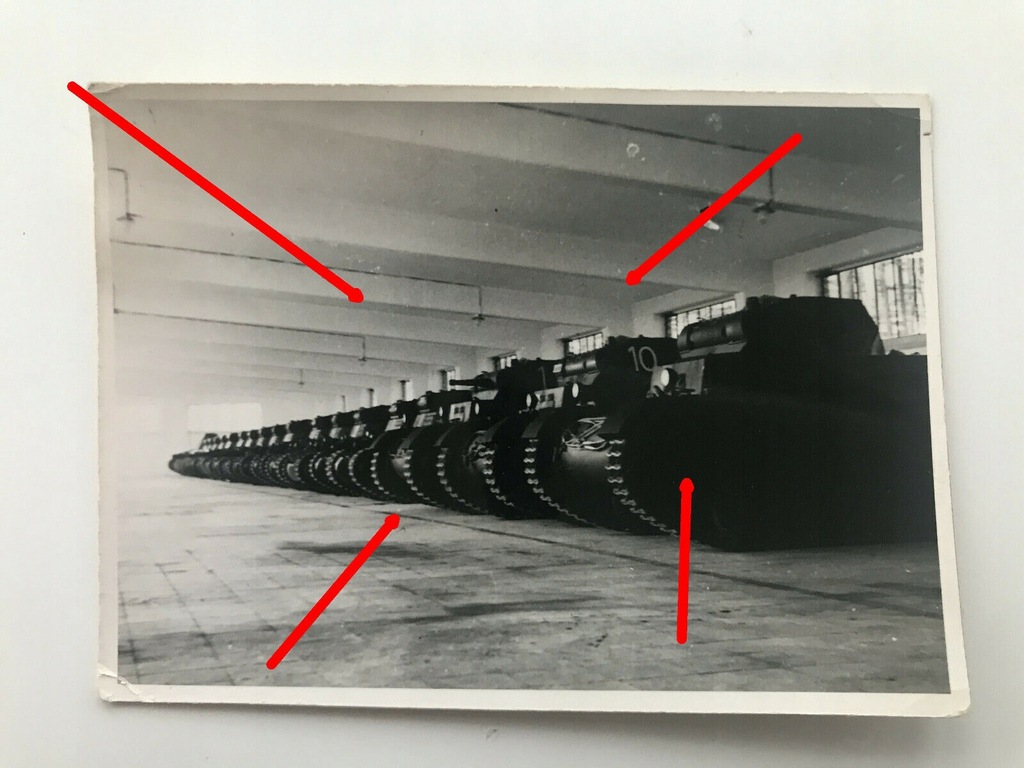 Wehrmacht, czołgi w hangarze, "jedynki"?