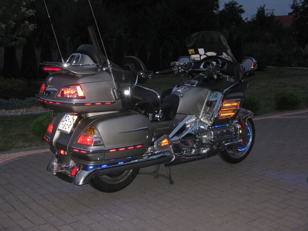 Motocykl Honda Gold Wing GL 1800 z przyczepą 7822230140