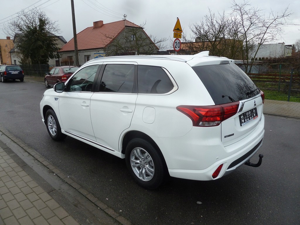 Купить Mitsubishi Outlander *PHEV 204 HORSES*NAPED 4x4*NAV: отзывы, фото, характеристики в интерне-магазине Aredi.ru