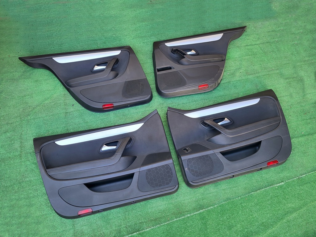 BOCZKI TAPICERKA DRZWI KOMPLET Volkswagen PASSAT CC ANGLIK GB BDB