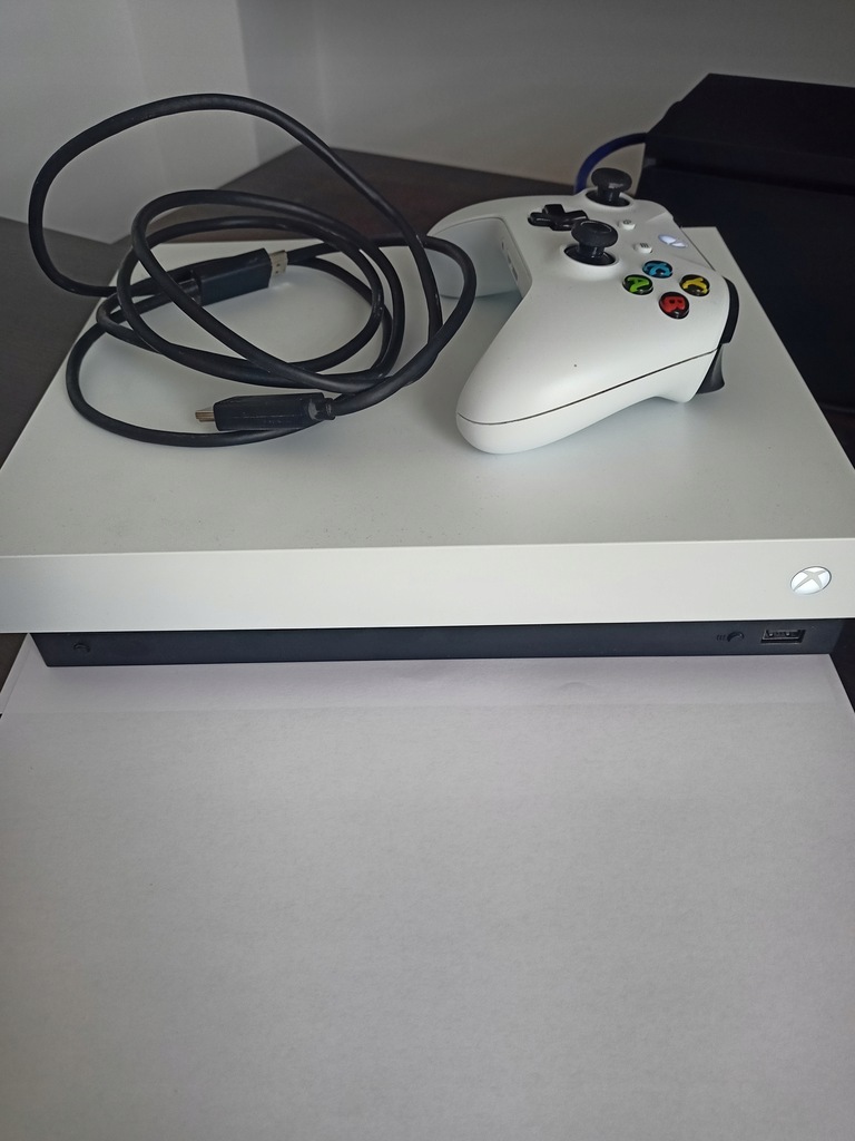 Konsola Xbox One X 1 TB biały