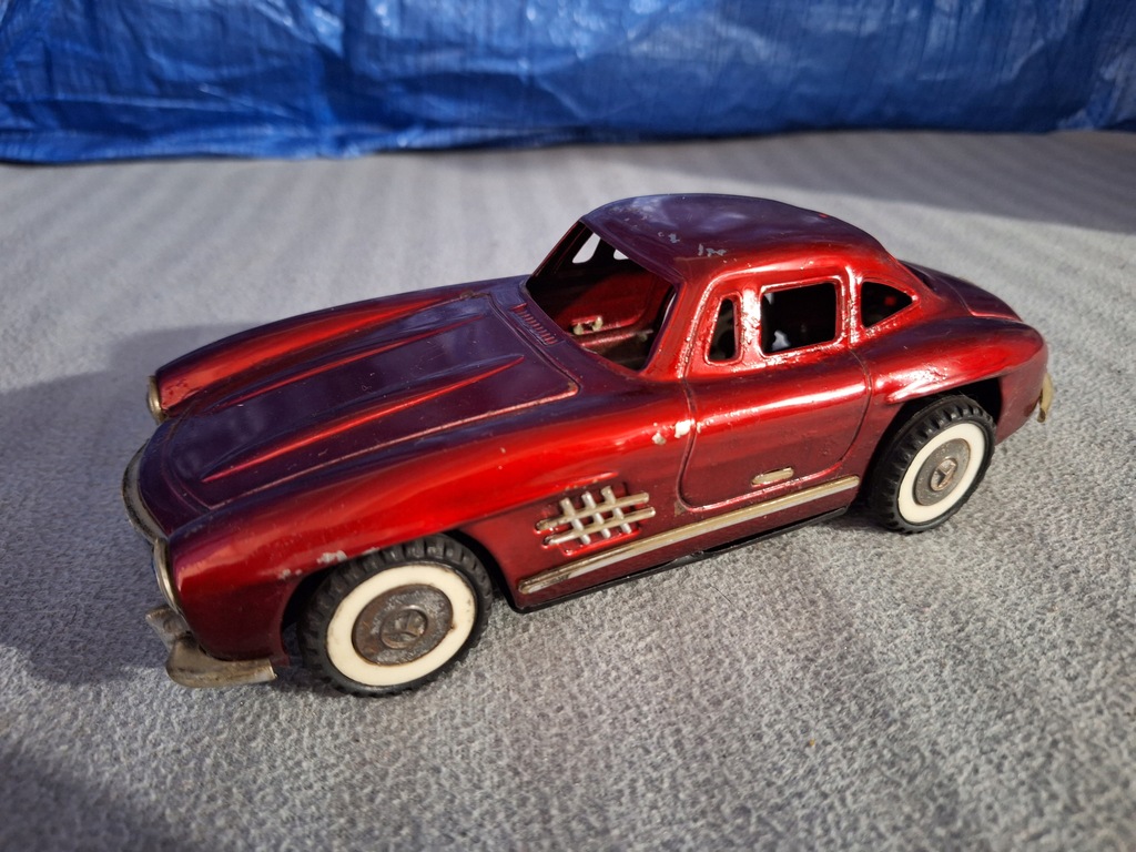 AUTO STARA ZABAWKA DDR