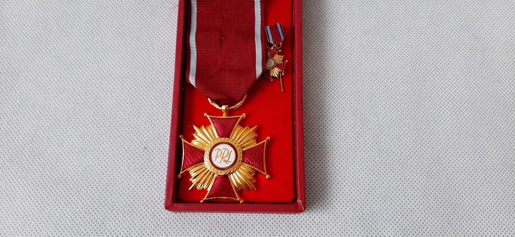 Stary medal odznaczenie z okresu PRL
