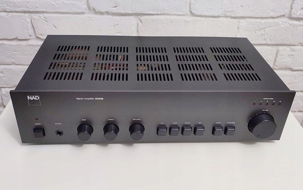 WZMACNIACZ NAD 3020 B W PIĘKNYM STANIE