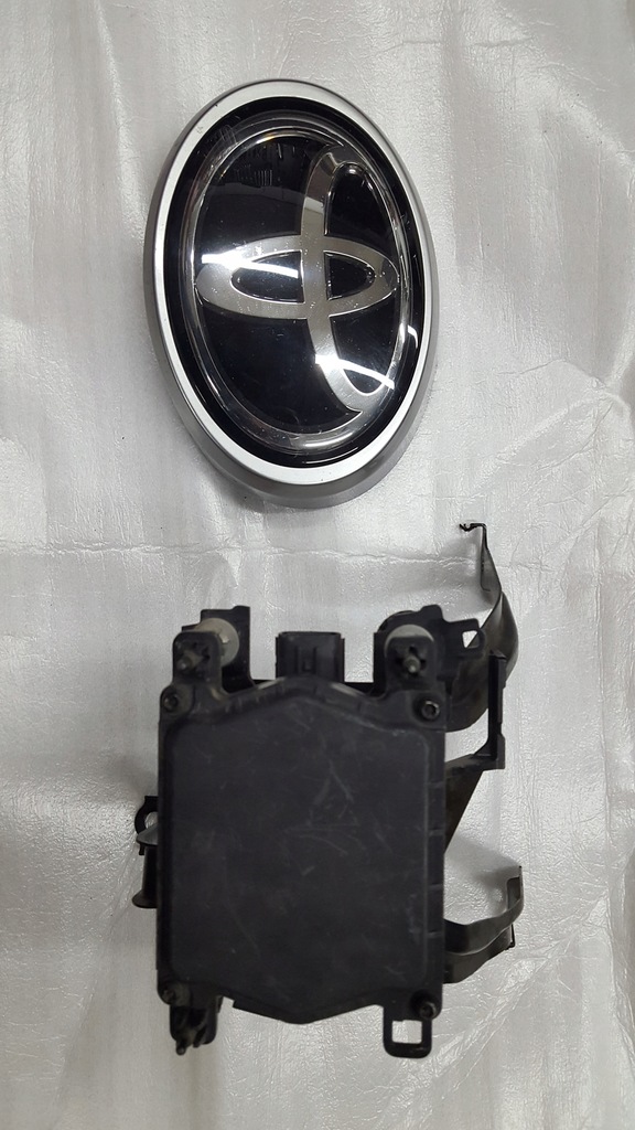 TOYOTA LAND CRUISER 150 EMBLEMAT RADAR