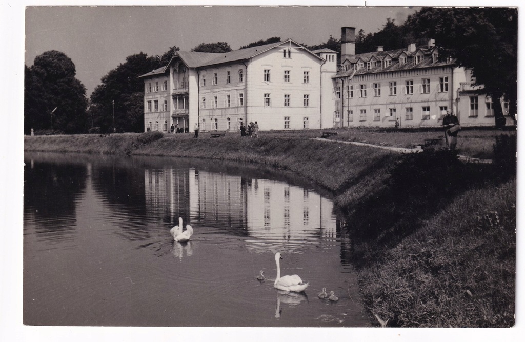 Nałęczów 1964r. Lokalnego Fotografa wymiary 90 x 139 mm.