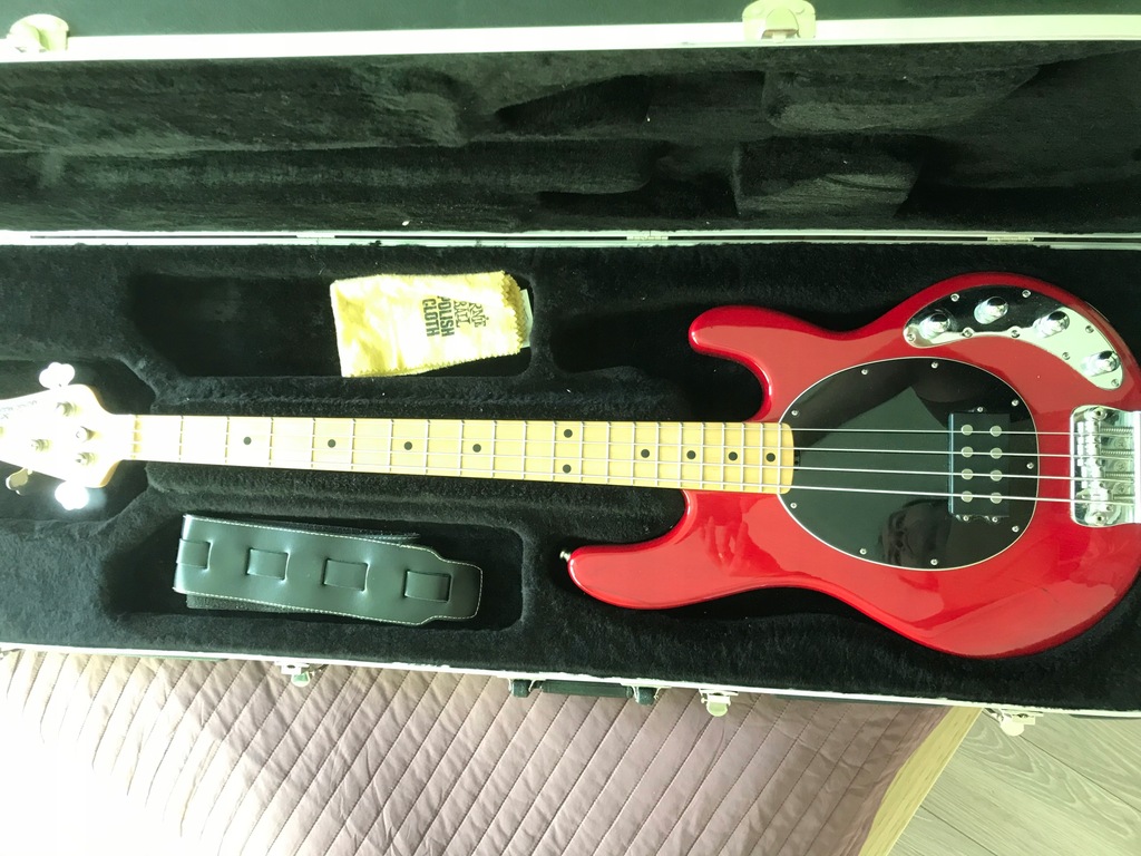 Gitara Basowa Music Man Stingray 4