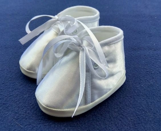 Nowe, białe buciki na chrzest, rozmiar 10cm