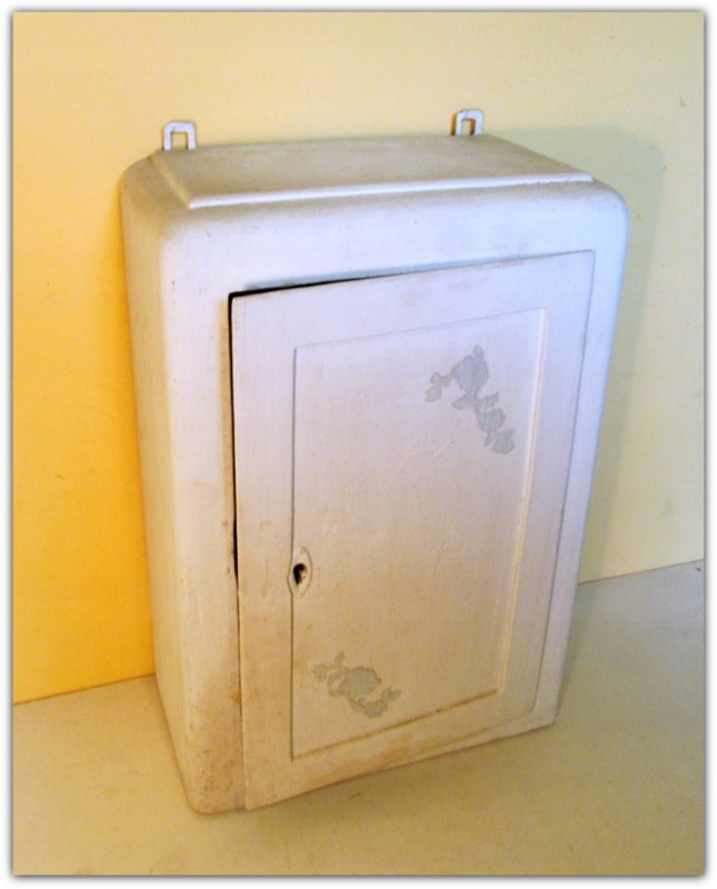 Stara zabytkowa szafka przedwojenna wisząca apteczka