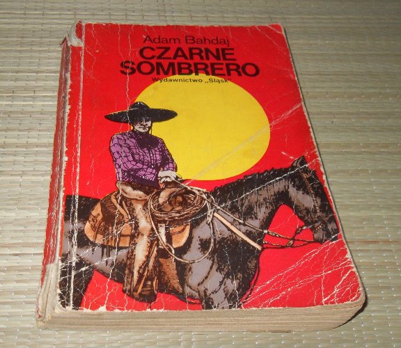 KSIĄŻKA - CZARNE SOMBRERO ROK WYD.1970 MIĘKKA OKŁA