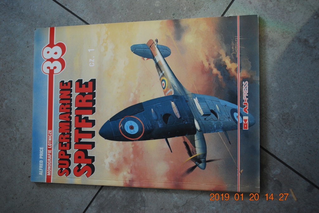 SPITFIRE AJ-PRESS Monografie Lotnicze 38