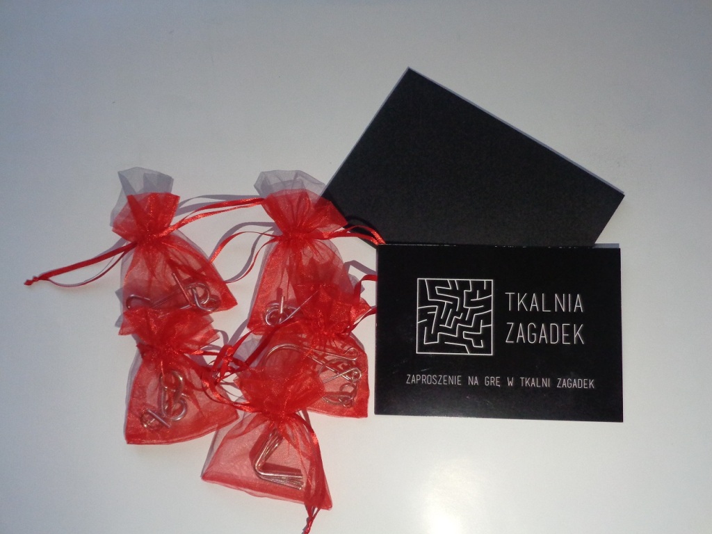 Voucher do Tkalni Zagadek + zestaw  łamigłówek