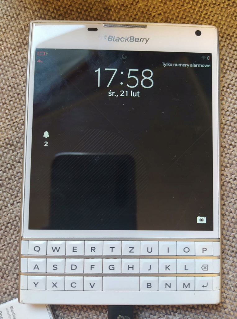 Smartfon BlackBerry Passport 3 GB / 32 GB biały