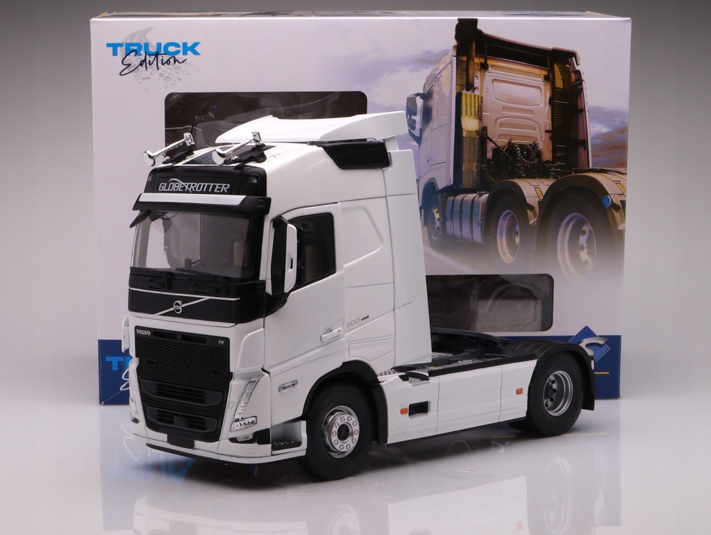 Volvo FH16 Globetrotter XL - 2021, white Solido 1:24