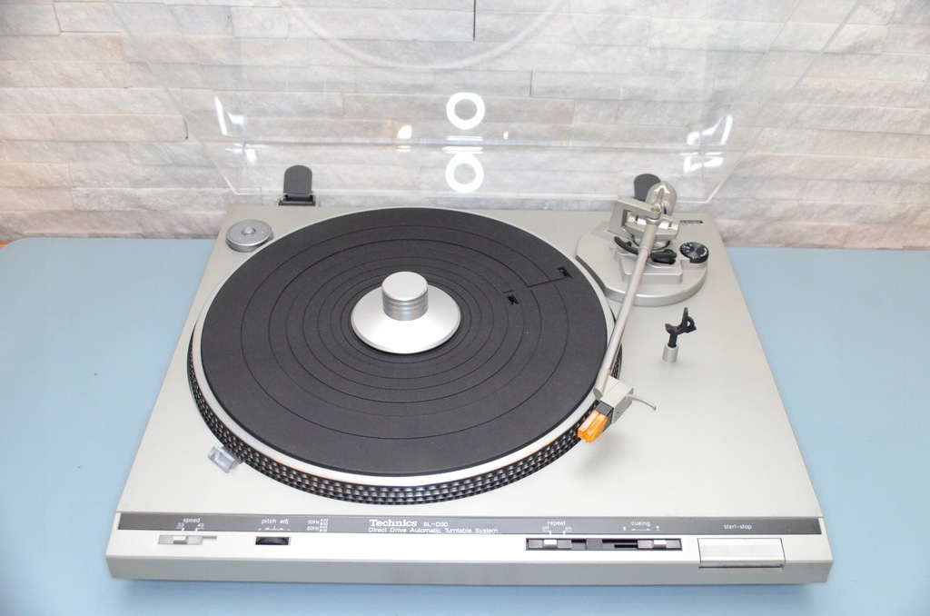 Gramofon Technics SL-D30 srebrny , Bardzo Ładny , Przeserwisowany