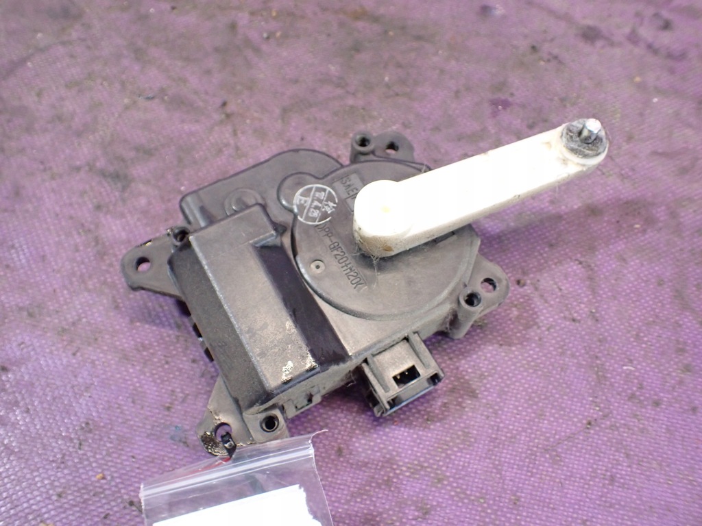 AVENSIS II T25 SILNICZEK NAGRZEWNICY 063700-8680 - 13101984243 ...