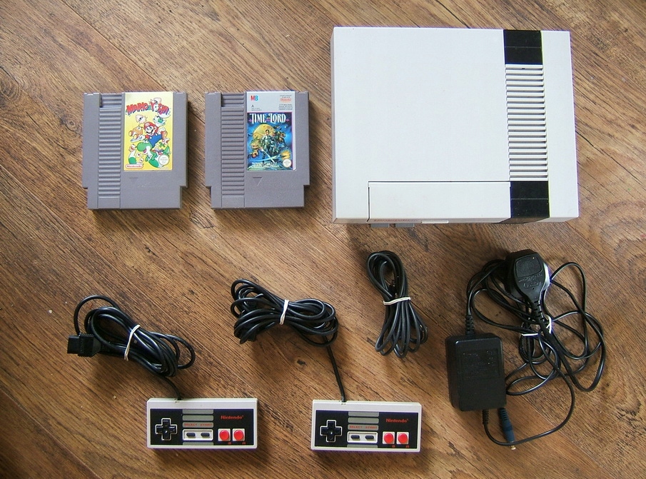 Konsola Nintendo NES + 2 kontrolery + 2 gry