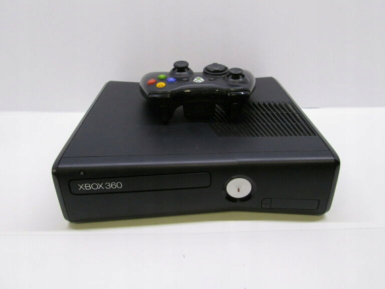 KONSOLA XBOX 360 S 1439 + PAD + KABLE