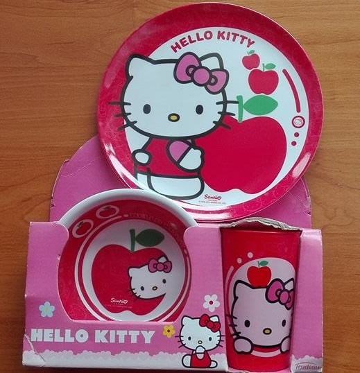 ZESTAW OBIADOWY HELLO KITTY NIETŁUKĄCY + KREDKI