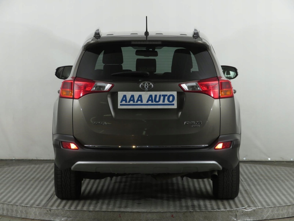 Купить Toyota RAV 4 2.0 i, польский автосалон, авторизованный сервисный центр: отзывы, фото, характеристики в интерне-магазине Aredi.ru