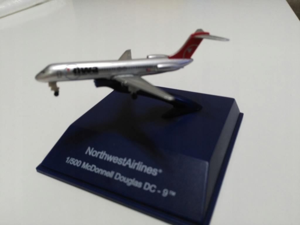 Купить Модель самолета DC 9 Northwest Airlines 1-500: отзывы, фото, характеристики в интерне-магазине Aredi.ru