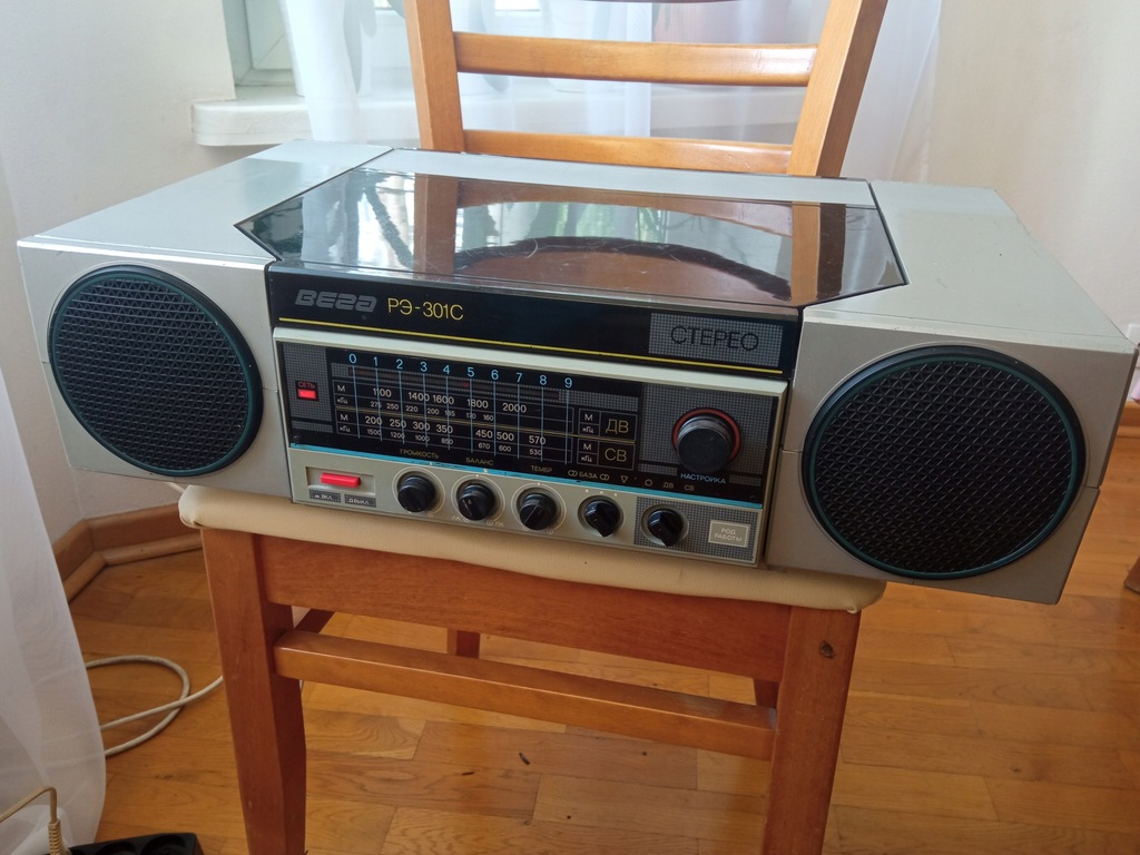 Radzieckie Radio z adapterem Wega-301C aria