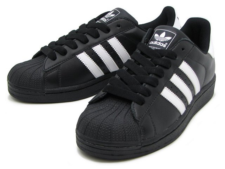 Кроссовки адидас с белыми полосками. Adidas Superstar 2. Adidas Superstar II черные. Adidas Superstar Black. Adidas Superstar черные с белыми полосками.