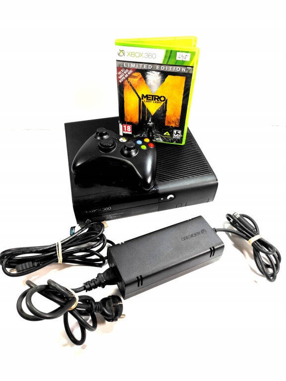 KONSOLA XBOX 360 4GB /OKABLOWANIE/GRA/PAD