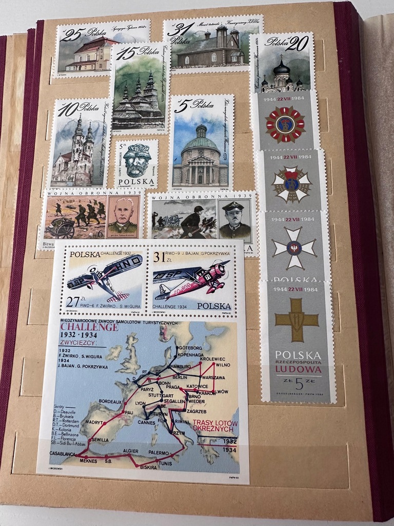 Klaser ze znaczkami pocztowymi PRL