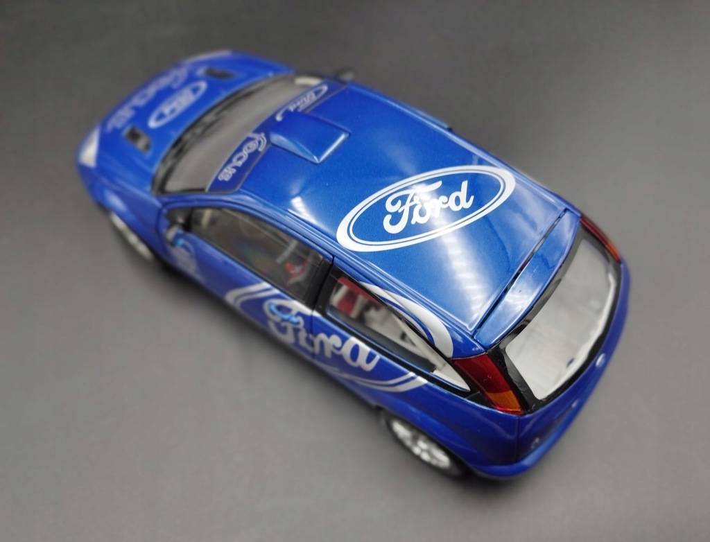 1:18 AutoArt 1999 Ford Focus WRC Test Car model używany