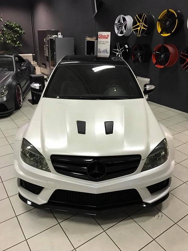 Мерседес w204 белый черная крыша